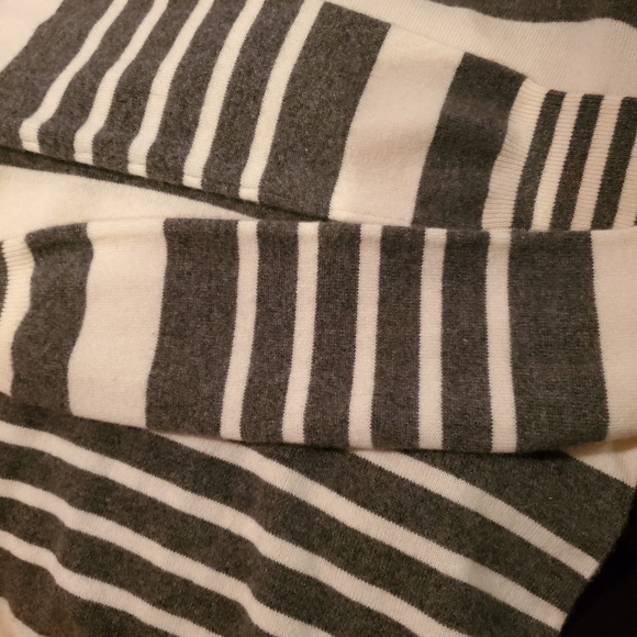 Aqua Cashmere sweater - Picture 4 of 7